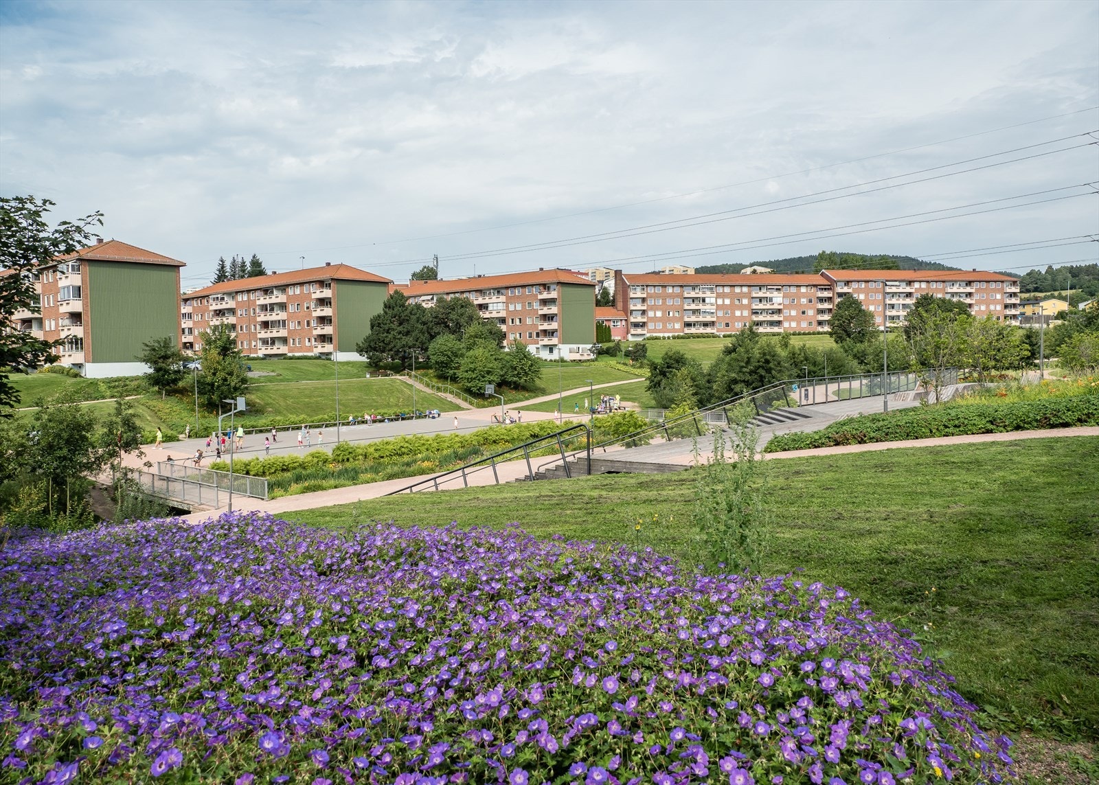 Bjerkedalen Park, som ligger i nærheten av leiligheten, ble anerkjent for sin imponerende design og kvalitet da den vant prisen for beste norske uterom i 2016. Galleribilde