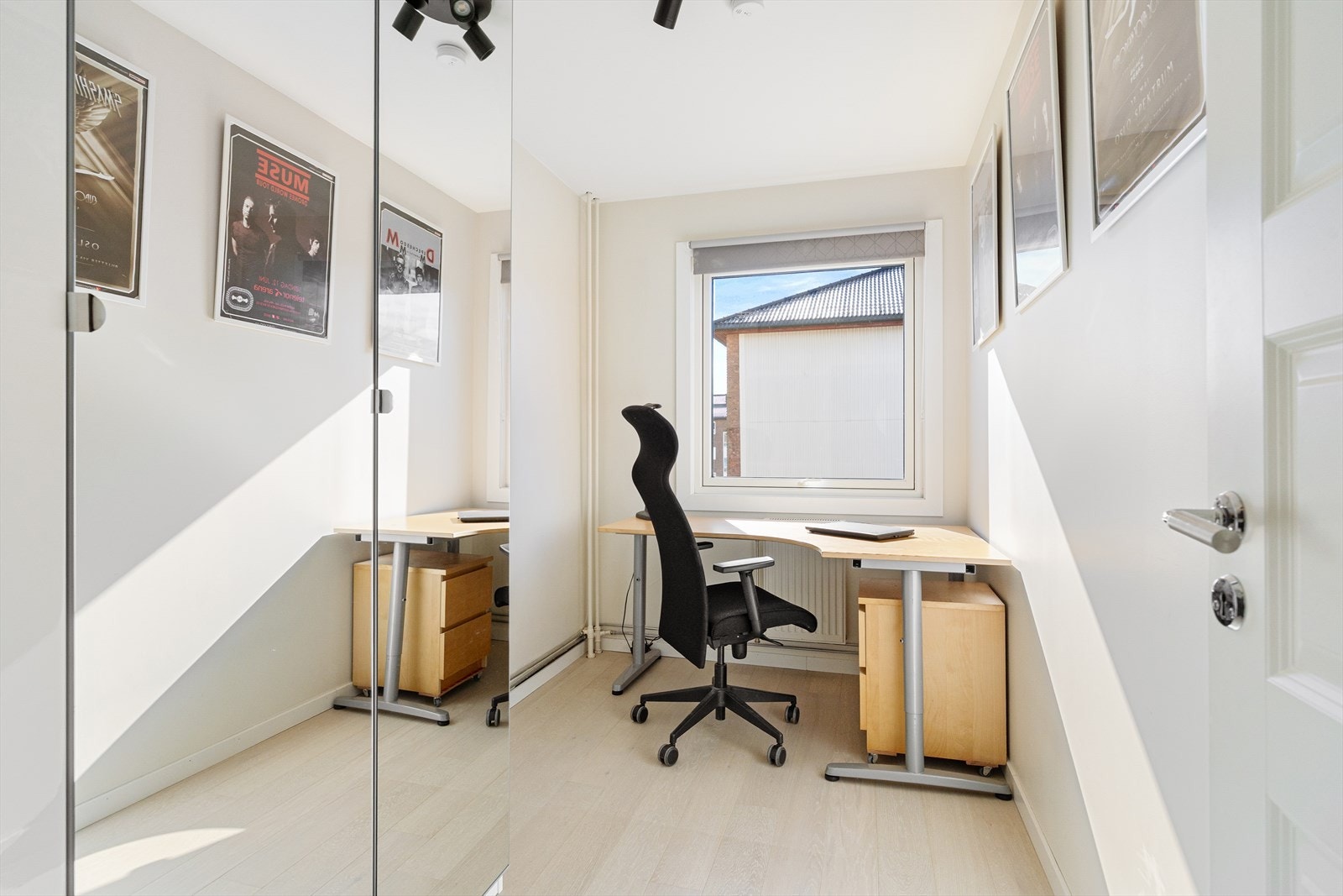 Soverom 3 passer perfekt som barnerom, gjesterom eller hjemmekontor, tilpasset dine behov. Galleribilde