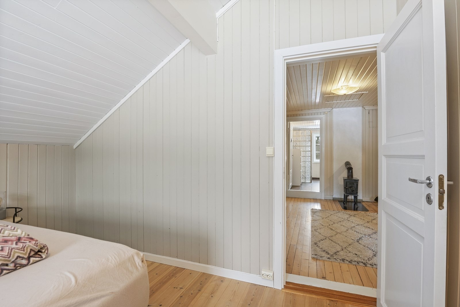 Begge rommene har god plass til seng med tilhørende møblering. Galleribilde