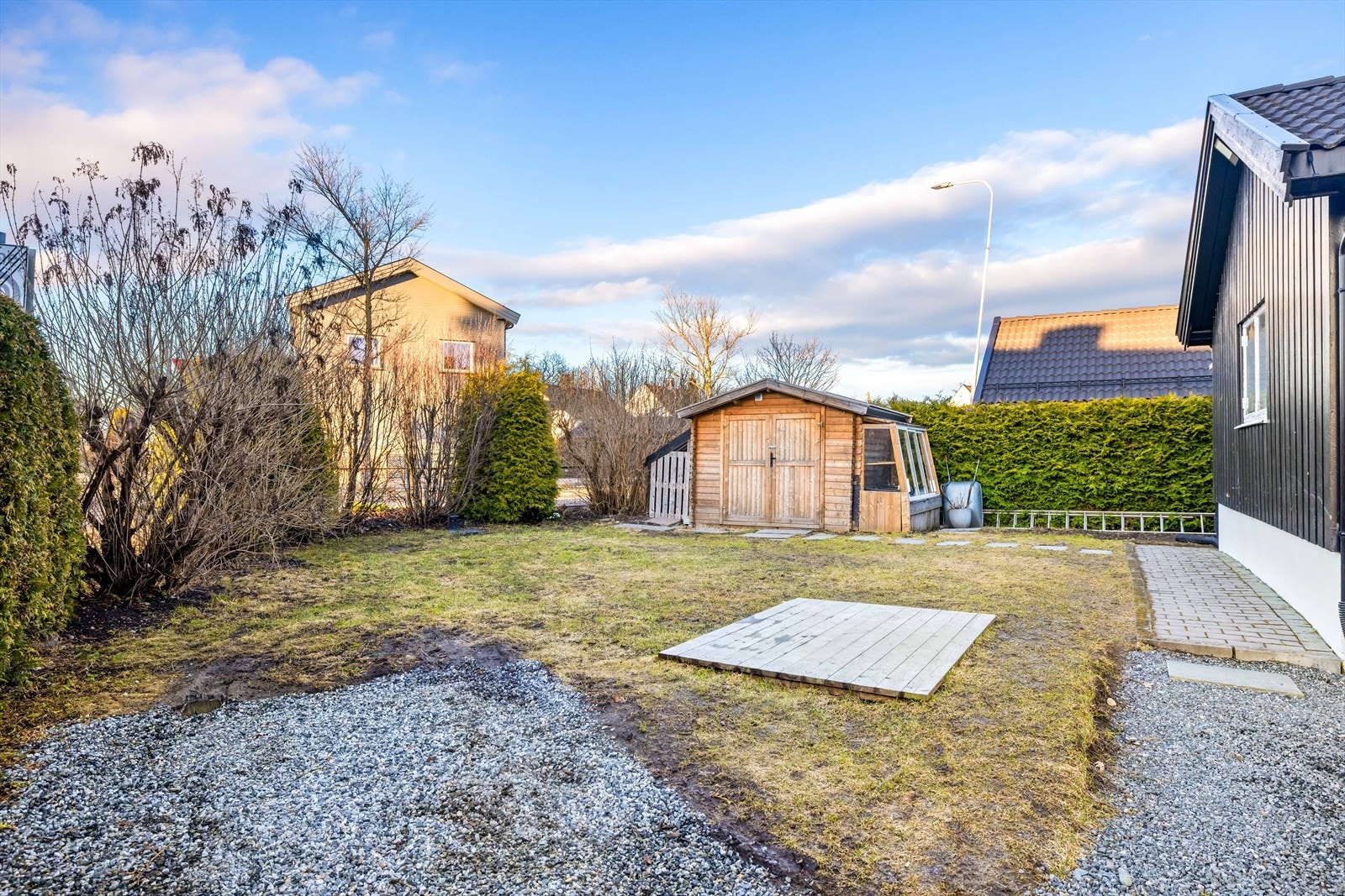 Hagedel med praktisk utehus. Galleribilde