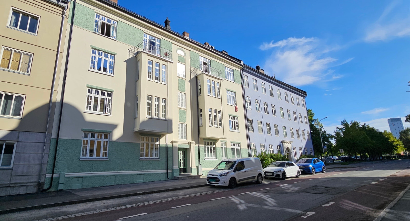 Bygården har vært i utleiers eie i over 30 år og er jevnlig vedlikeholdt. Galleribilde