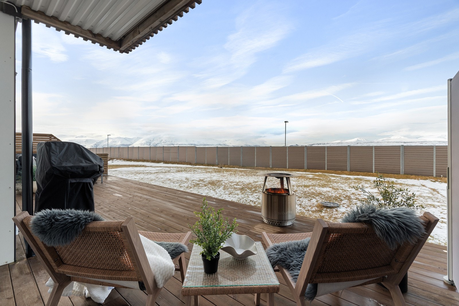 Moderne og innbydende bolig med gode kvaliteter og attraktiv beliggenhet.