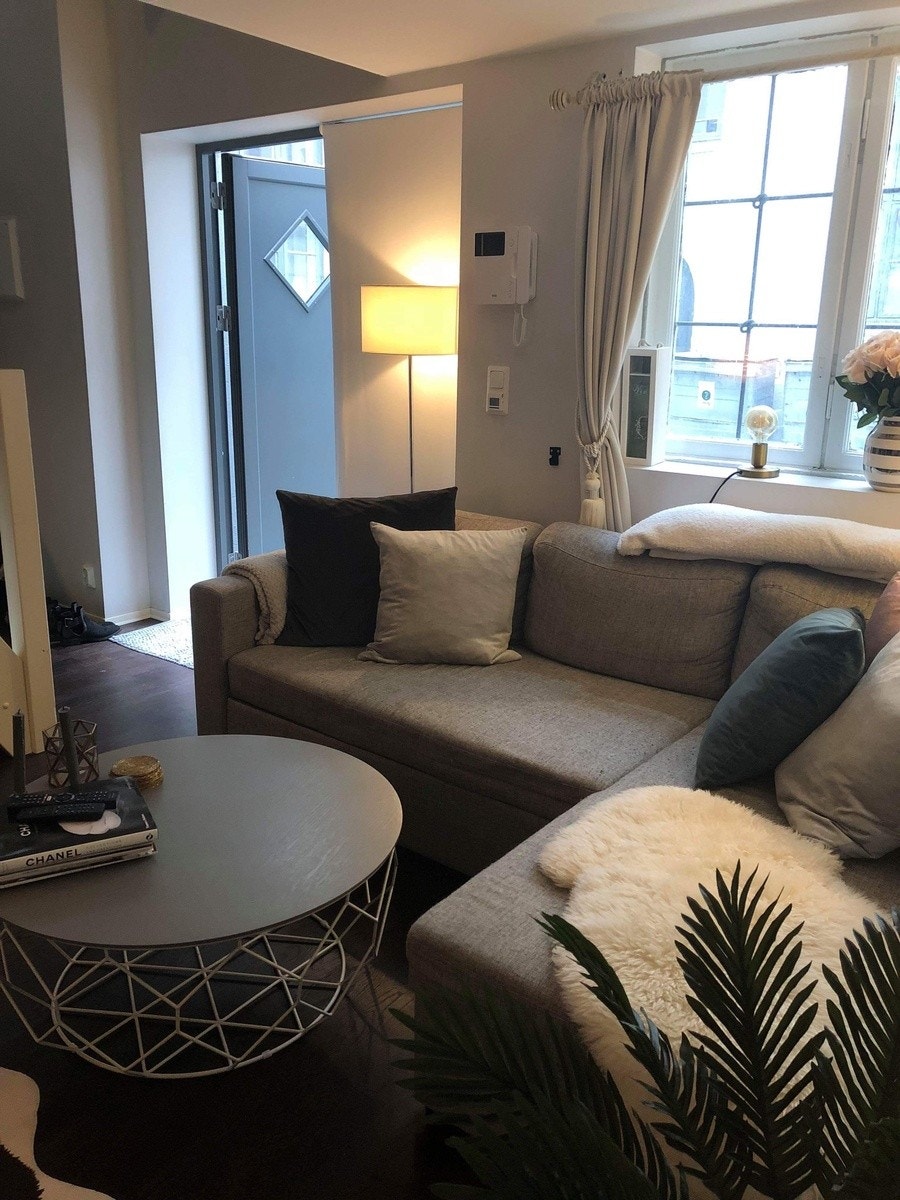 Stue med sofa Galleribilde