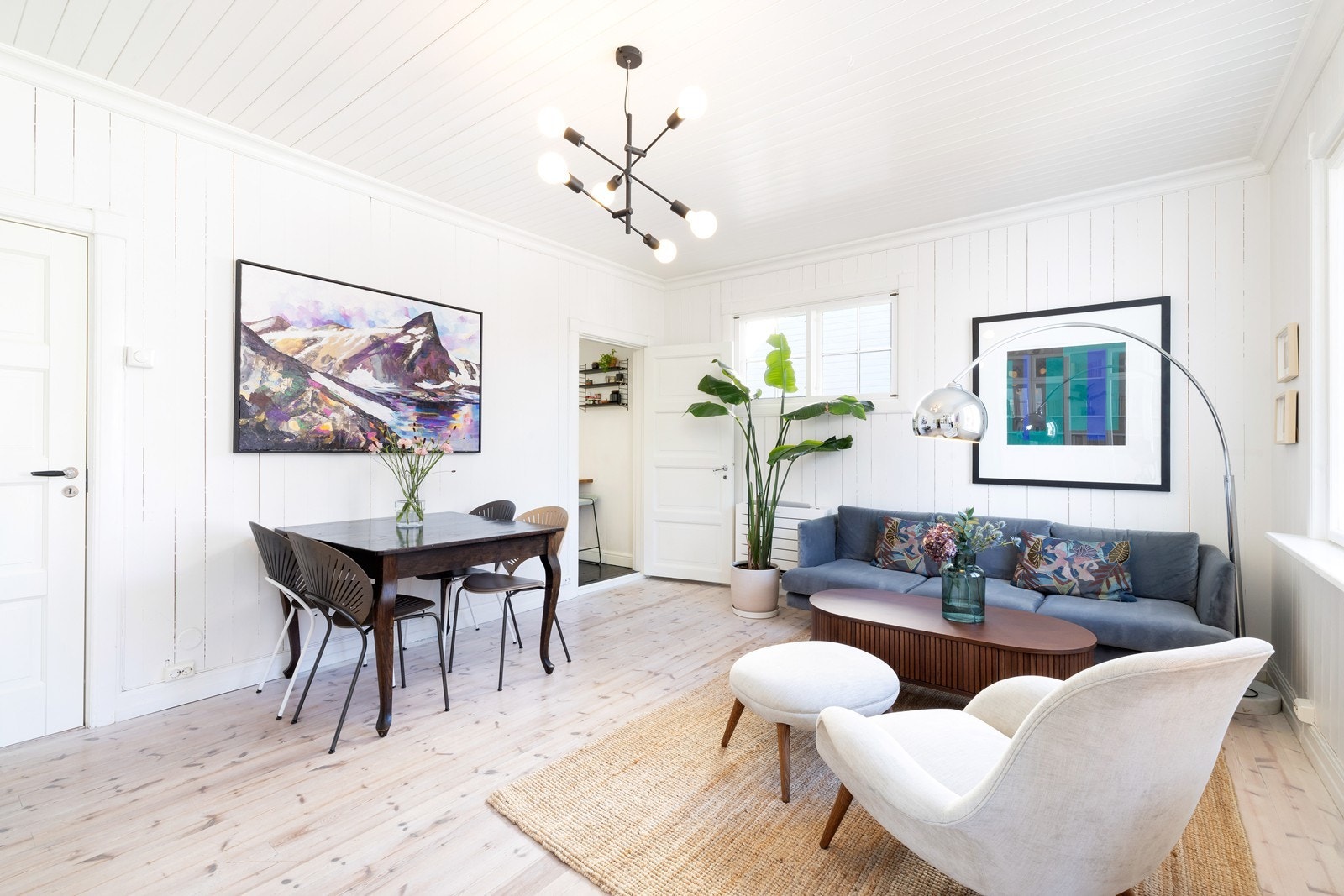 Fra stuen er det videre adkomst til kjøkkenet. Galleribilde