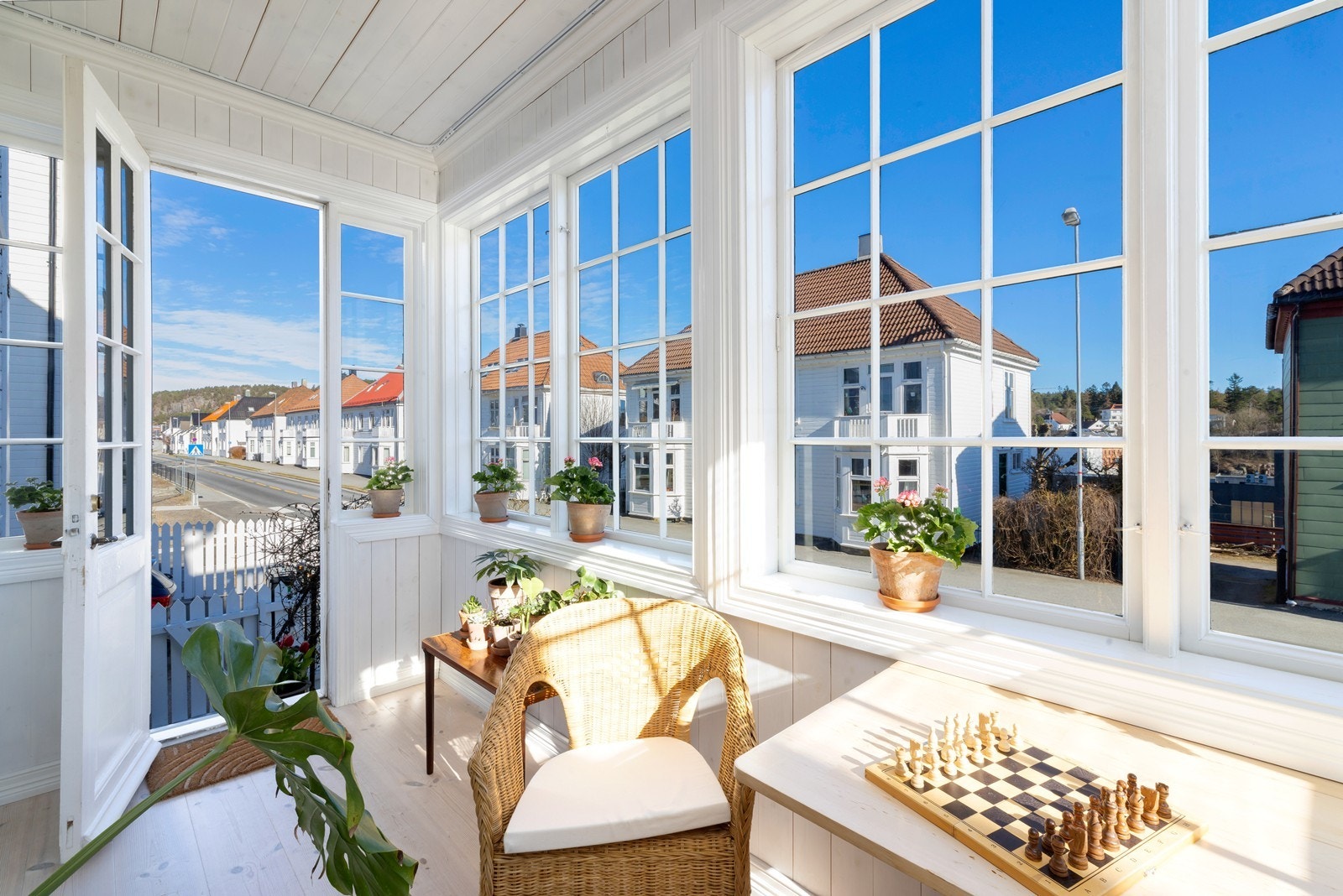 Fra vinterhagen er det videre adkomst til privat uteplass. Galleribilde
