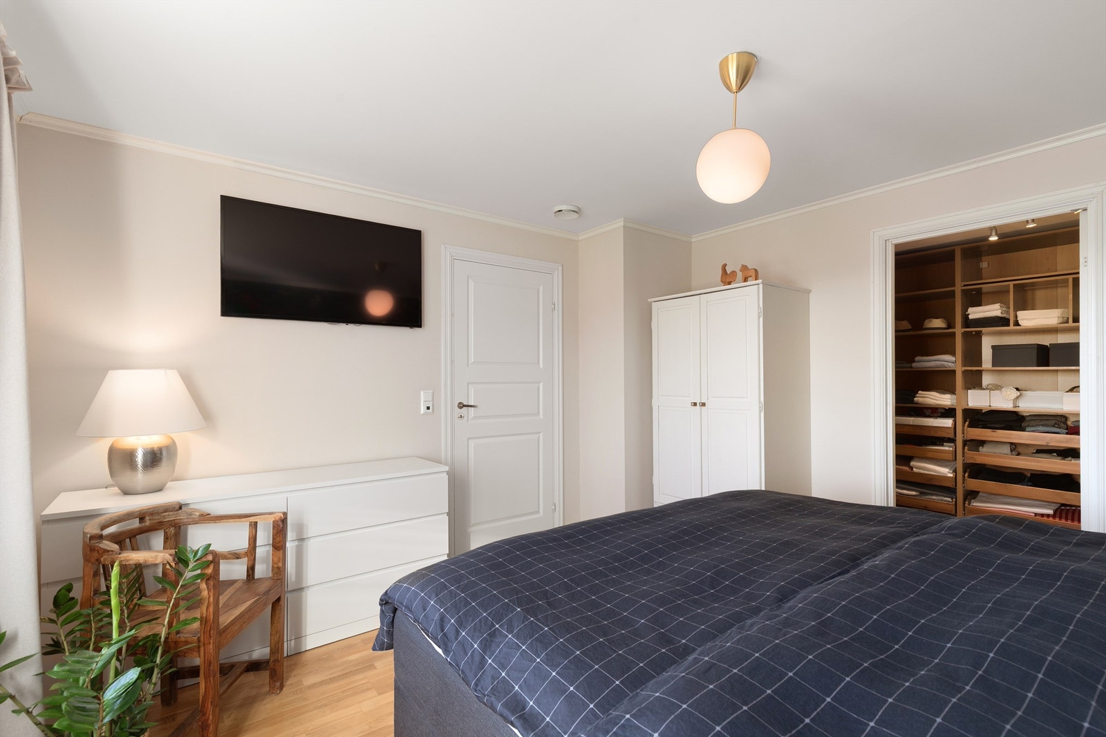 Soverommet er tilknyttet walkin-closet Galleribilde