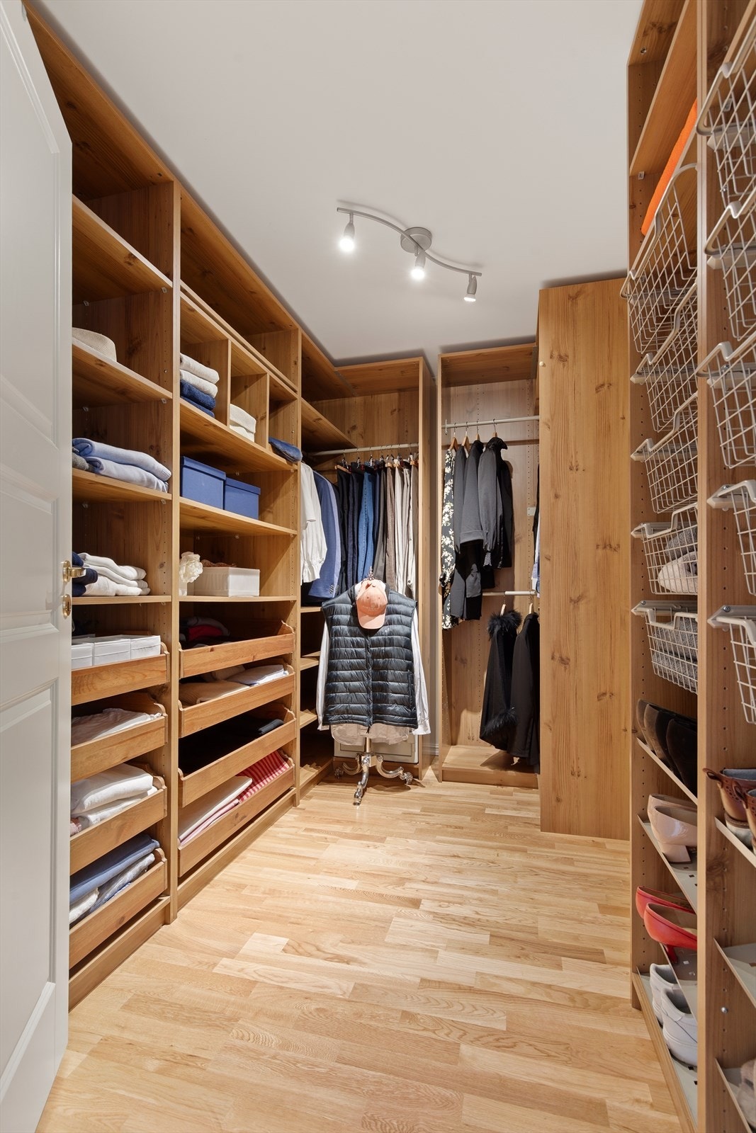 Gode oppbevaringsmuligheter og plass Galleribilde