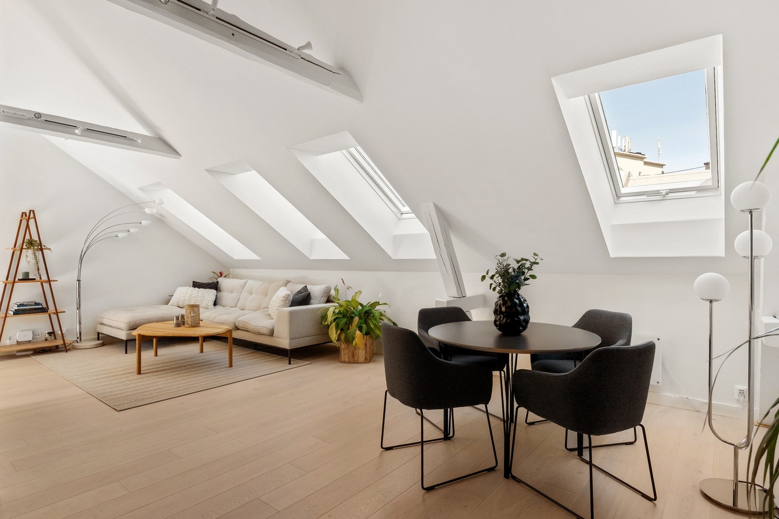 Innholdsrik 3-roms toppleilighet med gjennomgående planløsning og god standard.
Foto: Kevin Faukse - Fotostallen Galleribilde