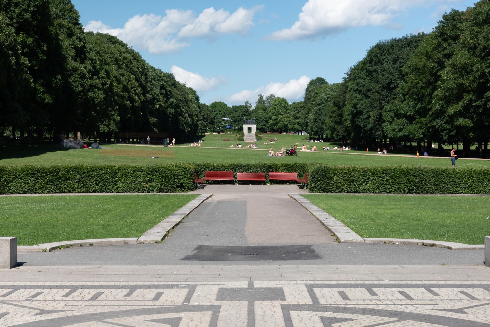 I Frognerparken finner du også store deilige gressletter som innbyr til late dager i solen, eller en god treningsøkt i fantastiske omgivelser. Galleribilde