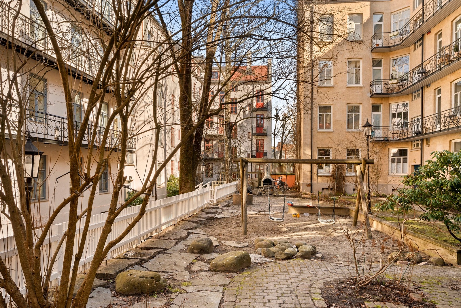 Felles uteområder i bakgården. Galleribilde