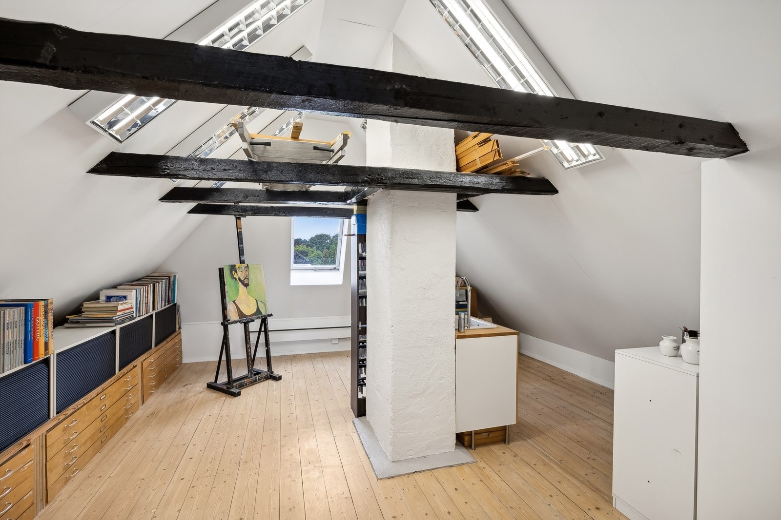 Ateliér i loftetg. Galleribilde