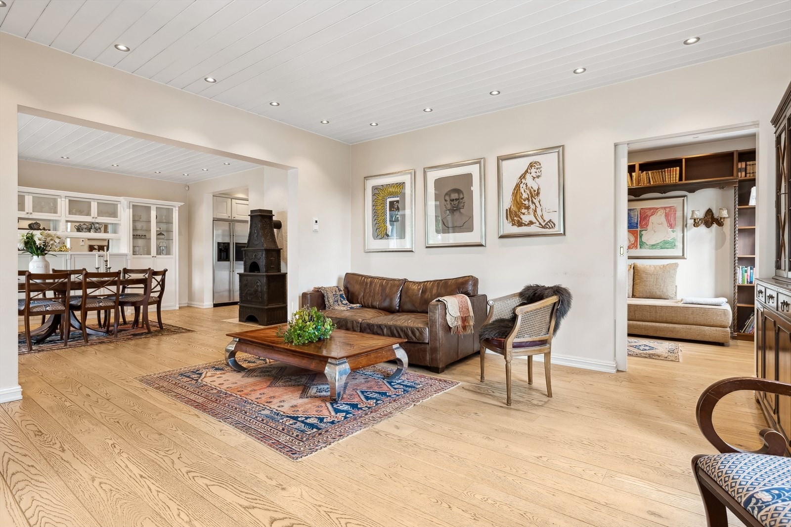 Stuene deles naturlig inn i flere soner Galleribilde