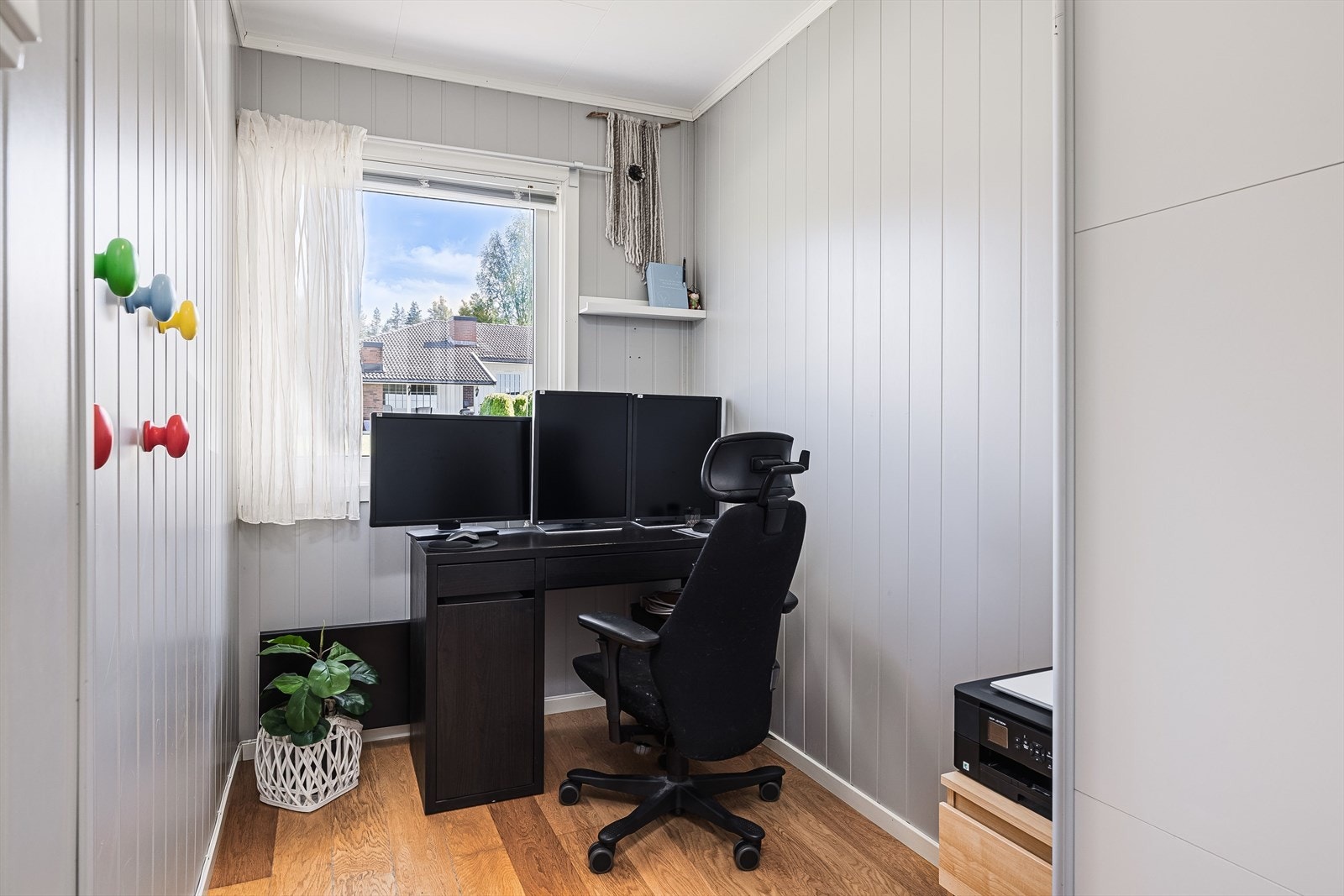 Soverom 4 passer fint som blant annet kontor dersom man ikke har behov for alle 4 soverom. Galleribilde