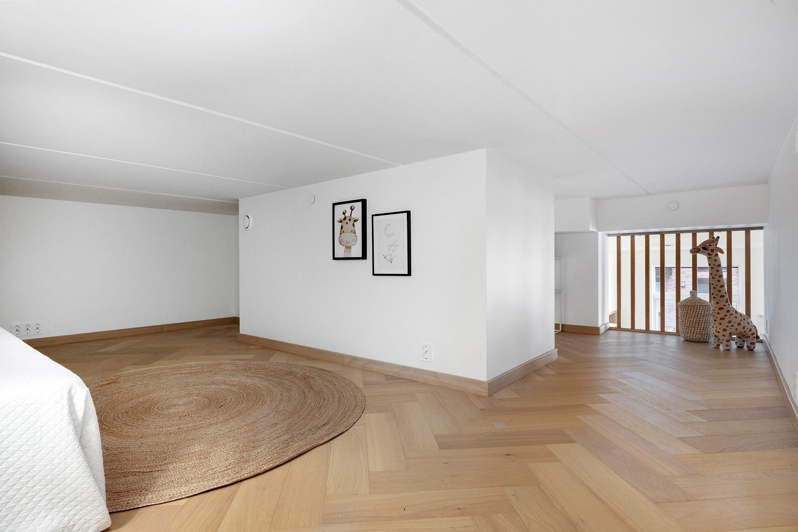 Hemsens takhøyde er ca. 1,4 m og gulvarealet utgjør ca. 21 m². Galleribilde