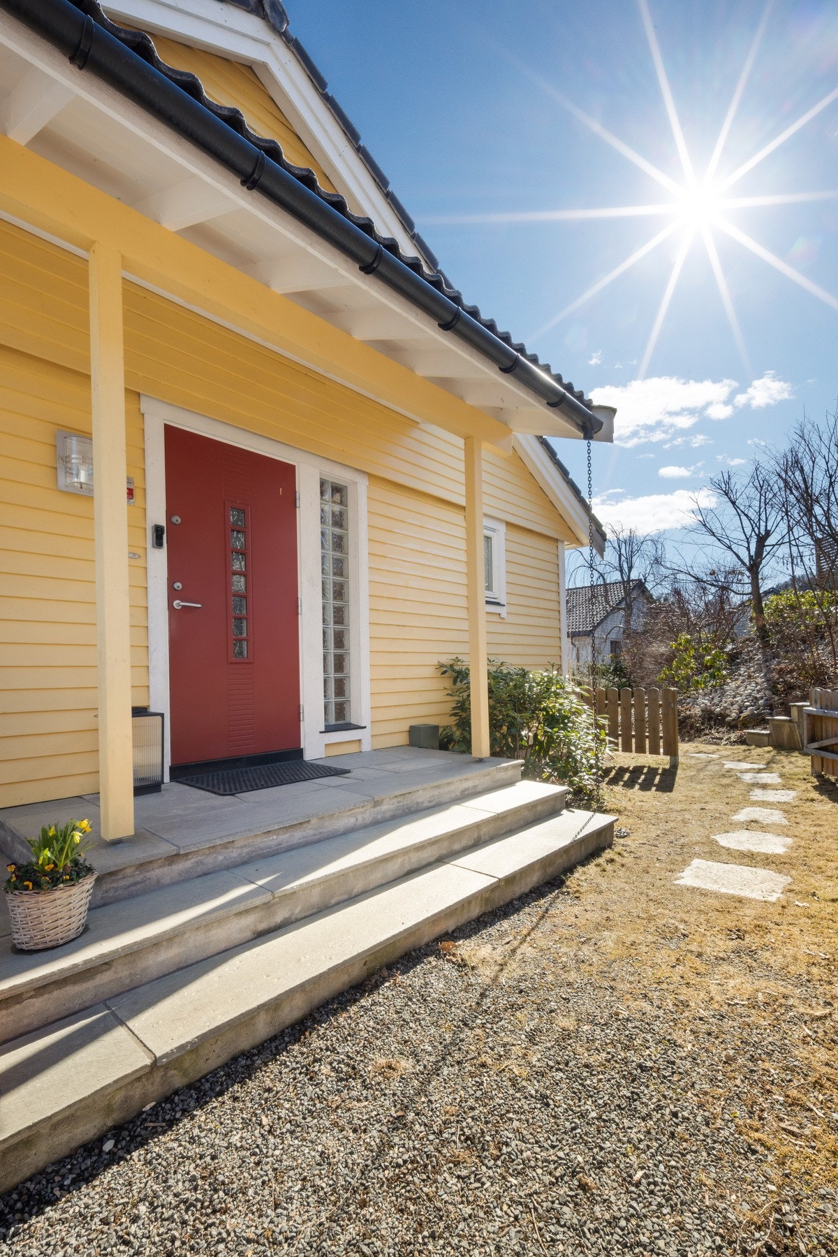 Overbygd hovedinngang i 1. etasje Galleribilde