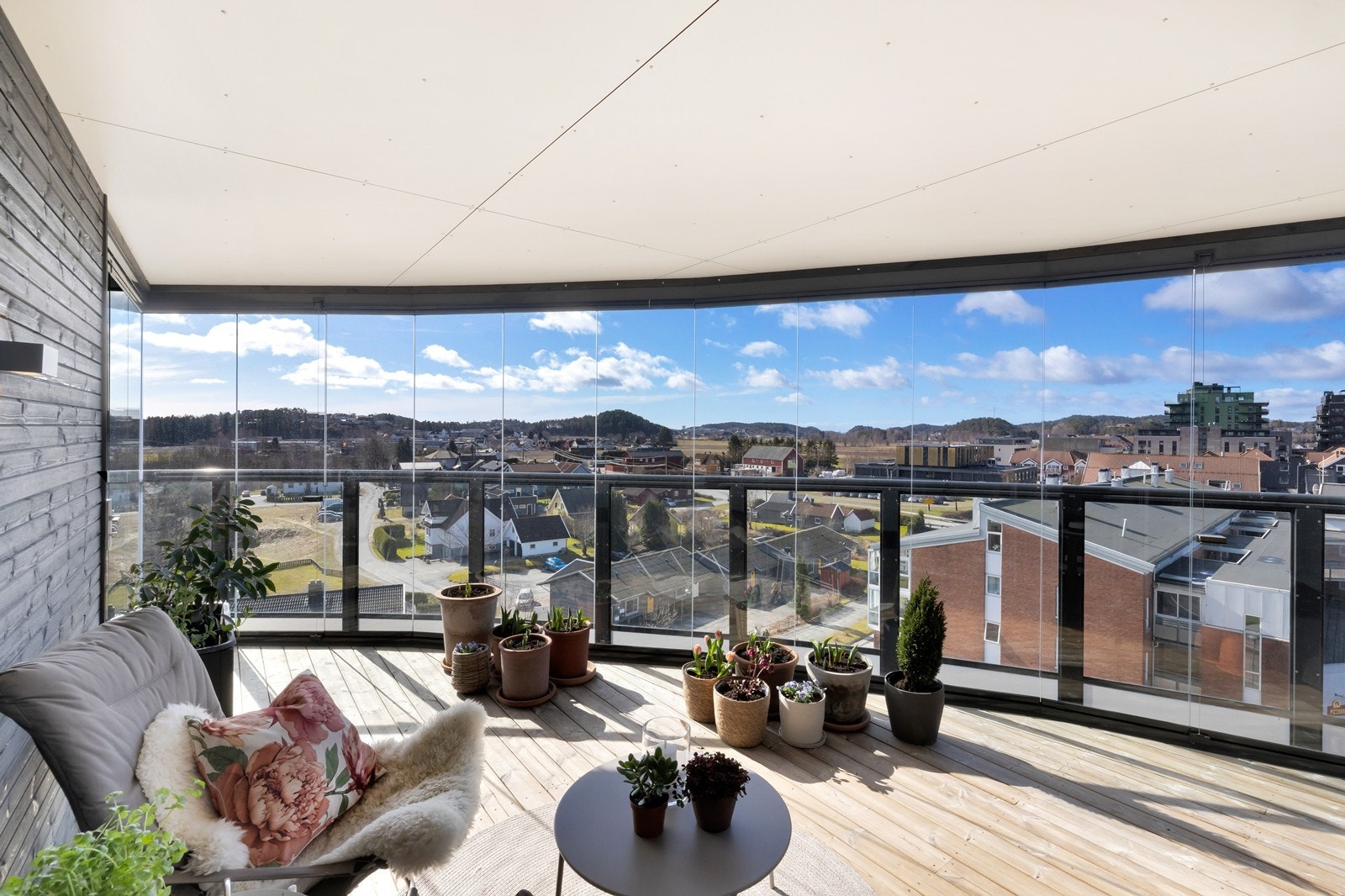 Nydelig utsikt fra uteplassen! Galleribilde