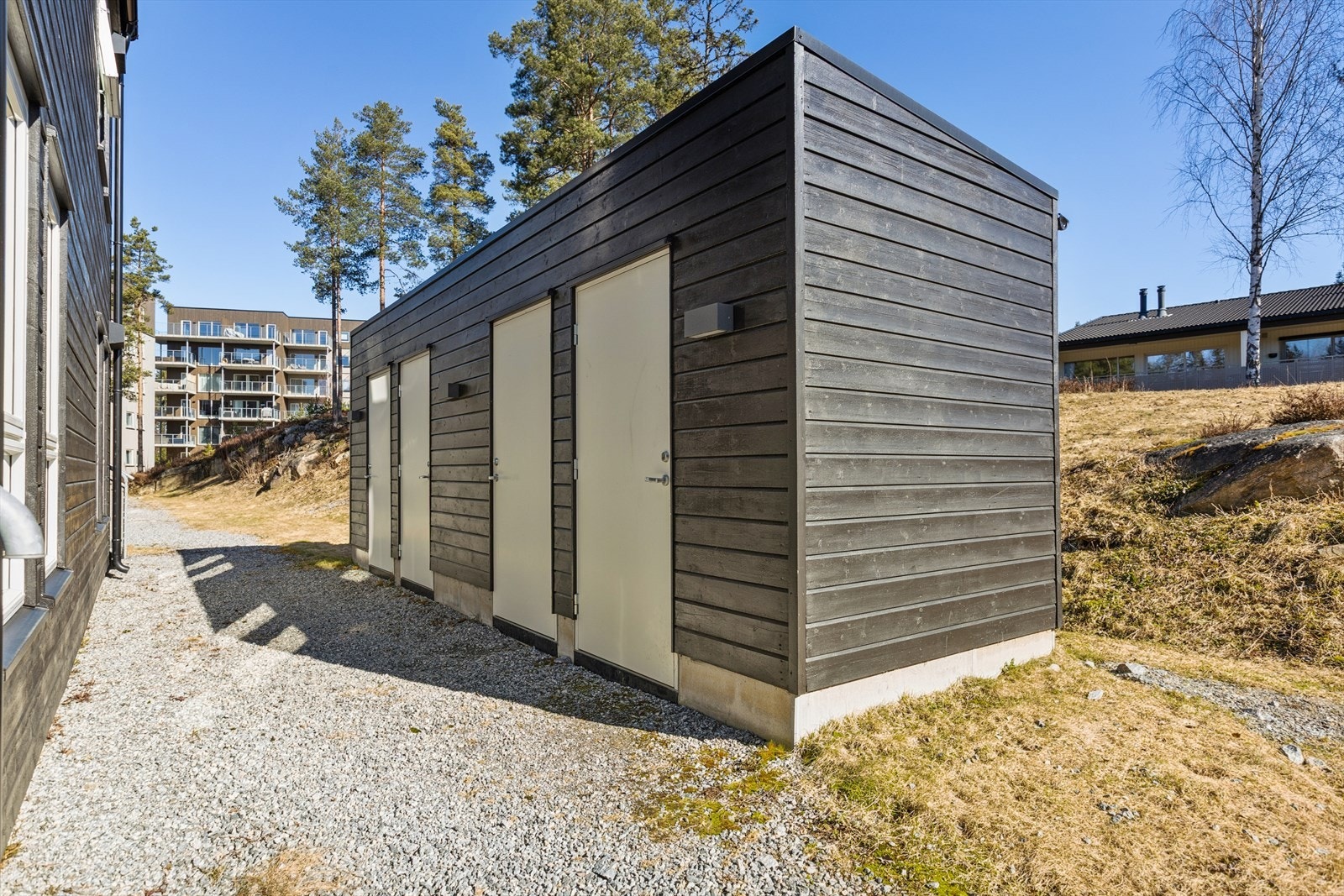 Utvendig bod medfølger, her er det godt med oppbevaringsplass. Galleribilde