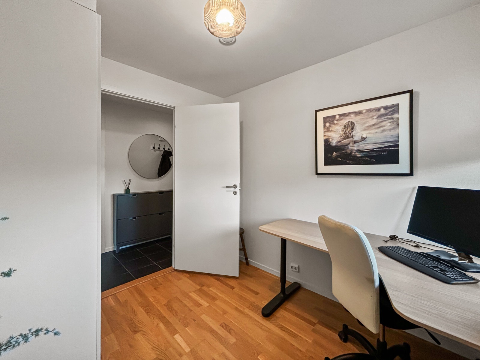 Soverom nr 3. Brukes i dag som kontor. Galleribilde