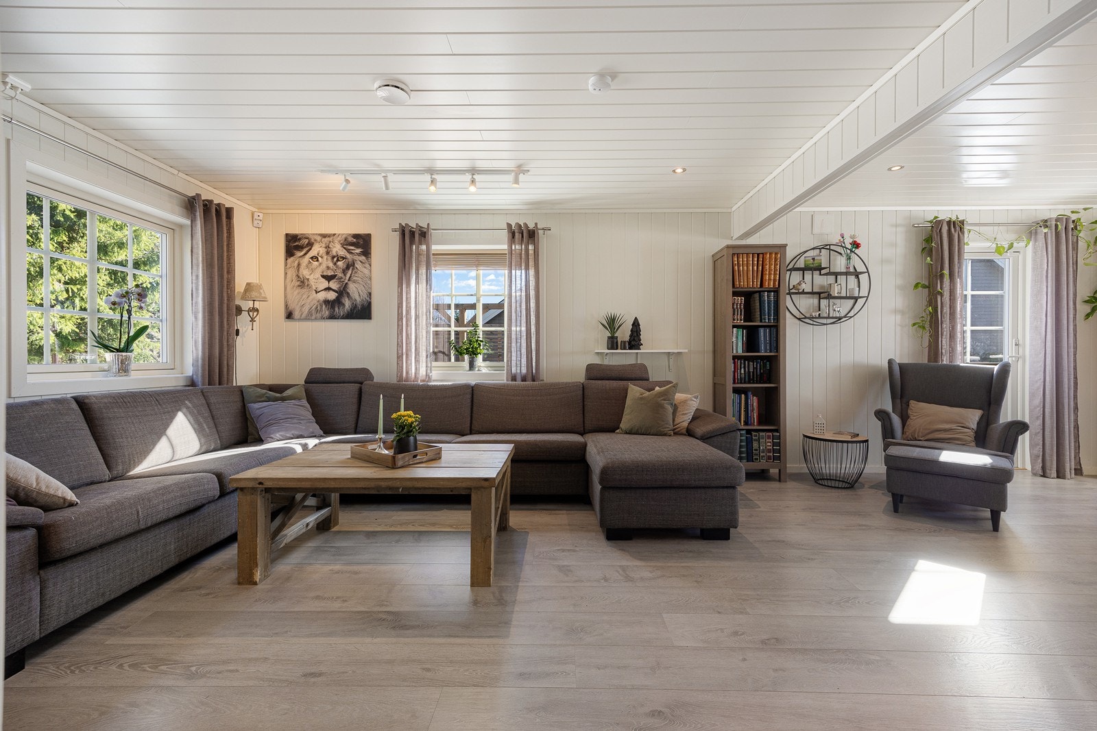 Det er god plass til flere sittegrupper. Galleribilde