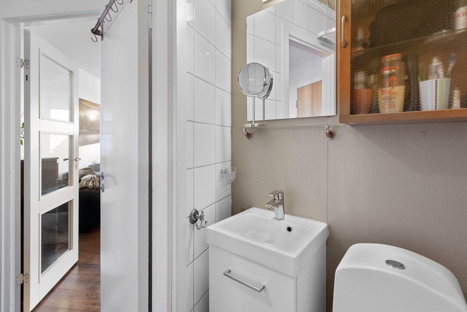 Badet ligger ved entreen. Galleribilde