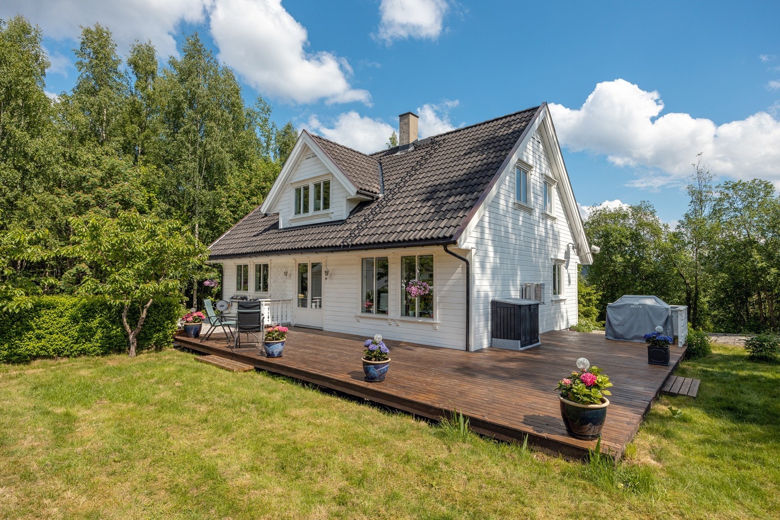 Aktiv Eiendom v/Elene Moseby Torre har gleden av å ønske velkommen til Mosebakken 19! Galleribilde
