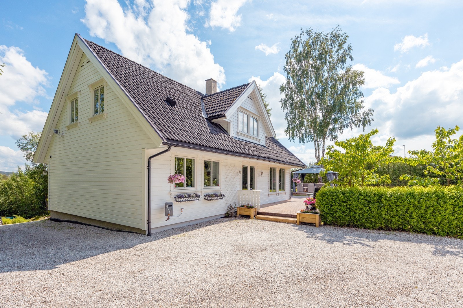 En tiltalende og familievennlig enebolig med idyllisk beliggenhet innerst i en blindvei. Galleribilde