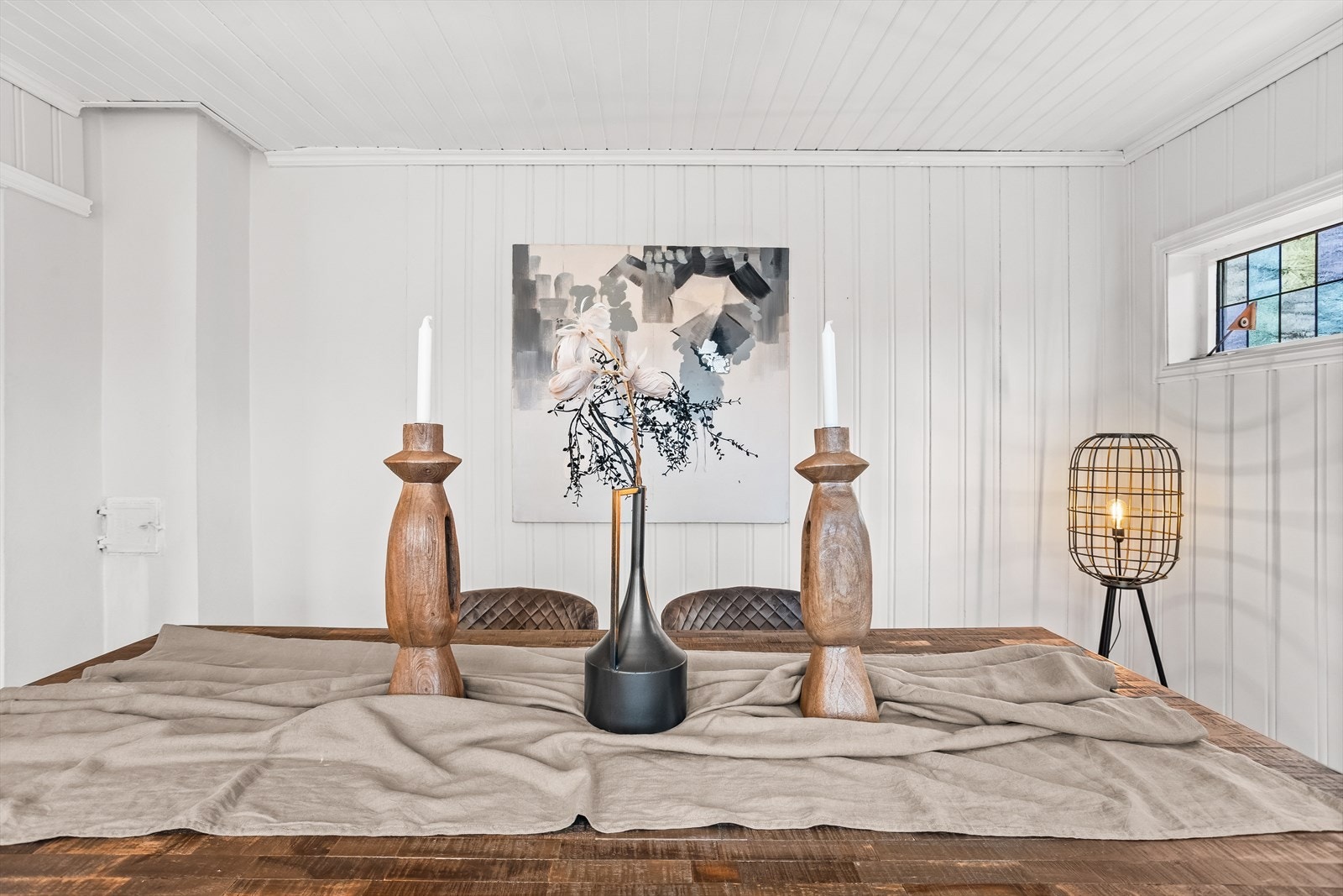 Overflatene består hovedsakelig av laminat, panelplater og panel. Galleribilde