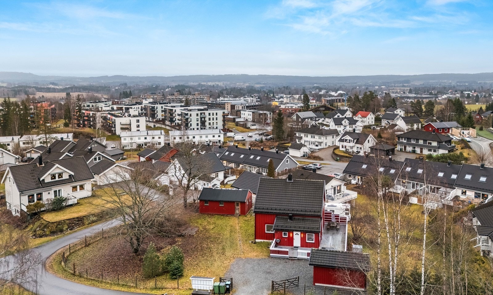 Eiendommen ligger i et barnevennlig nabolag med gangavstand til Råholt ungdomsskole. Galleribilde
