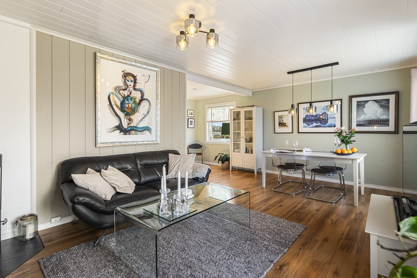 God plass til hele familien rundt middagsbordet Galleribilde