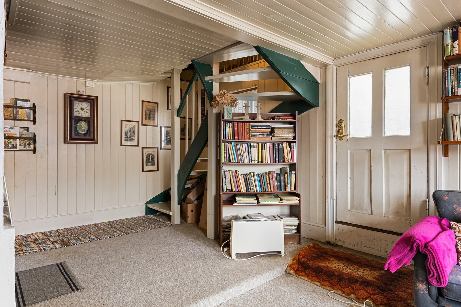 Trapp fra gang rett ned i kjellerstue. Galleribilde