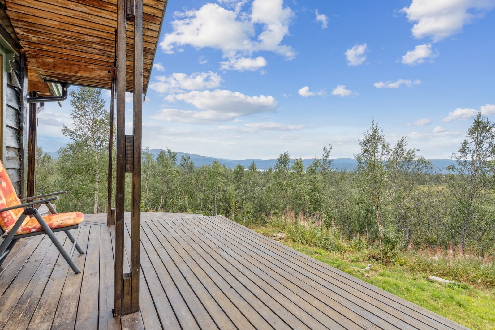 Rom for å innrede terrassen med ulike utemøblement. Galleribilde