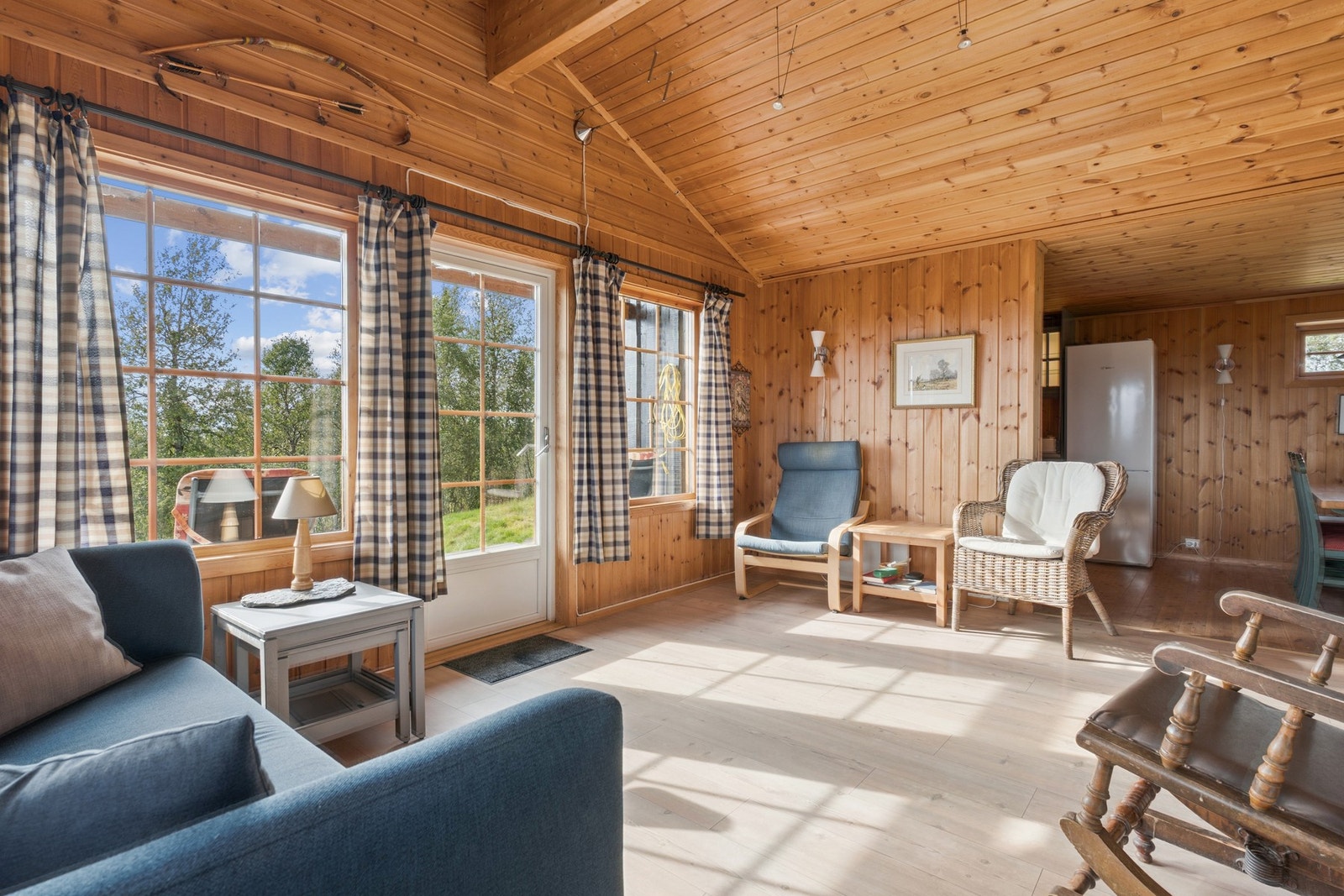 Stuen har en åpen og luftig atmosfære. Galleribilde