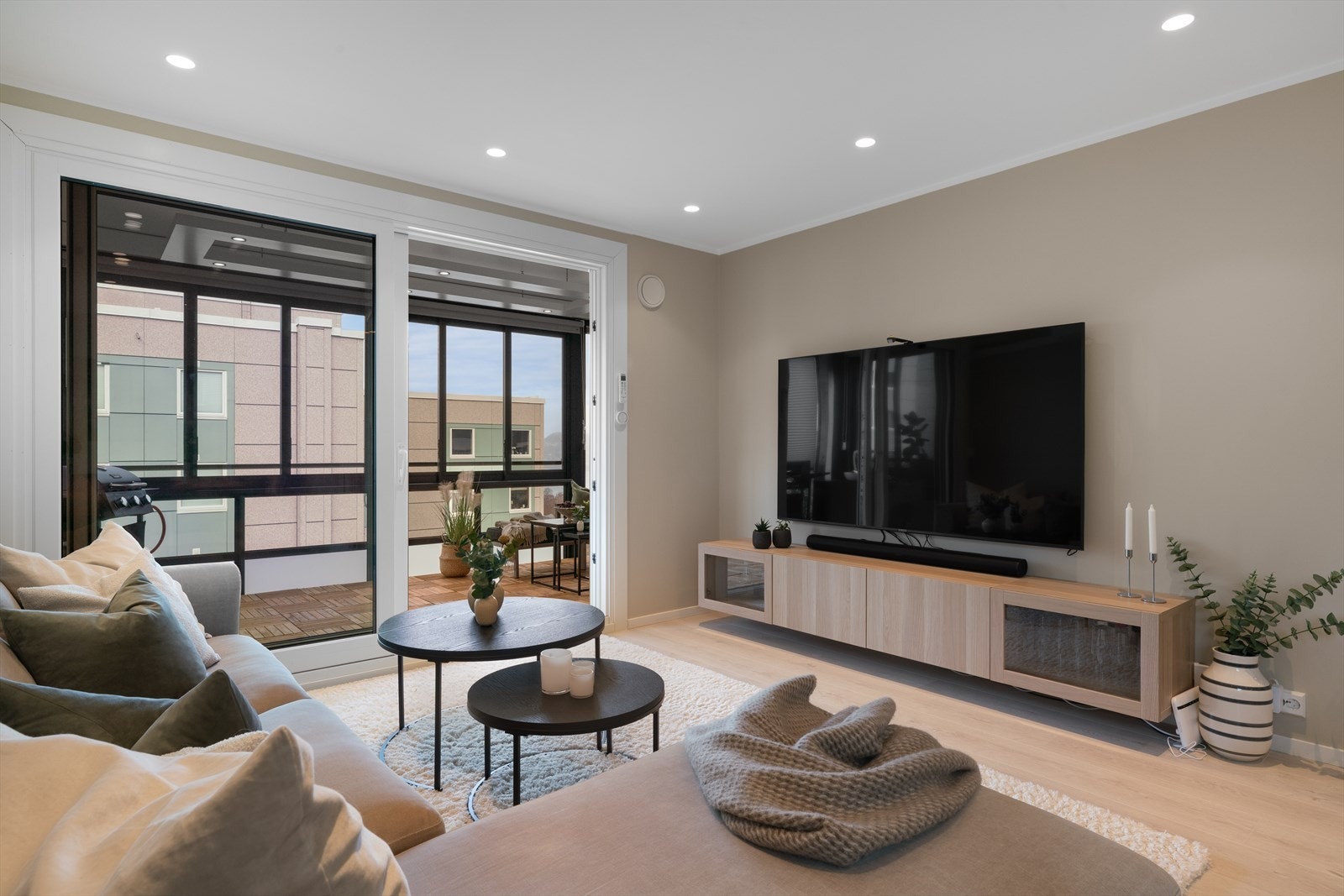 - Vinduene og terrassedøren ble skiftet i 2025 i regi av borettslaget - Galleribilde