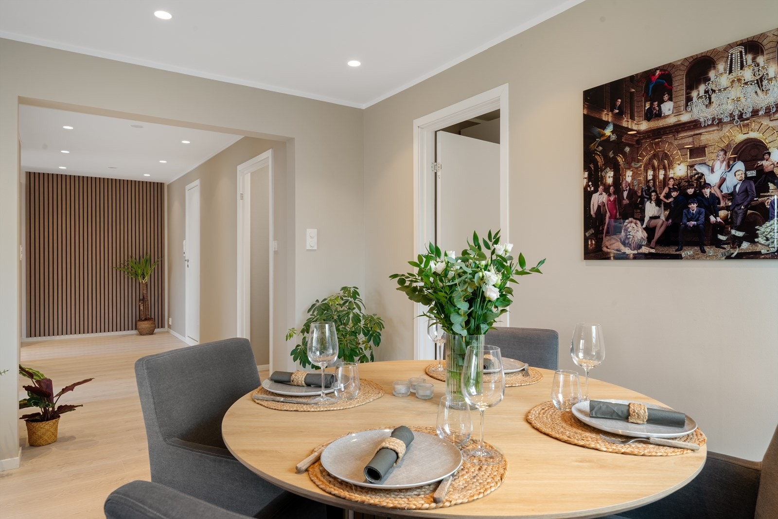 - Spileveggen er en fin kontrast til alt det lyse - Galleribilde