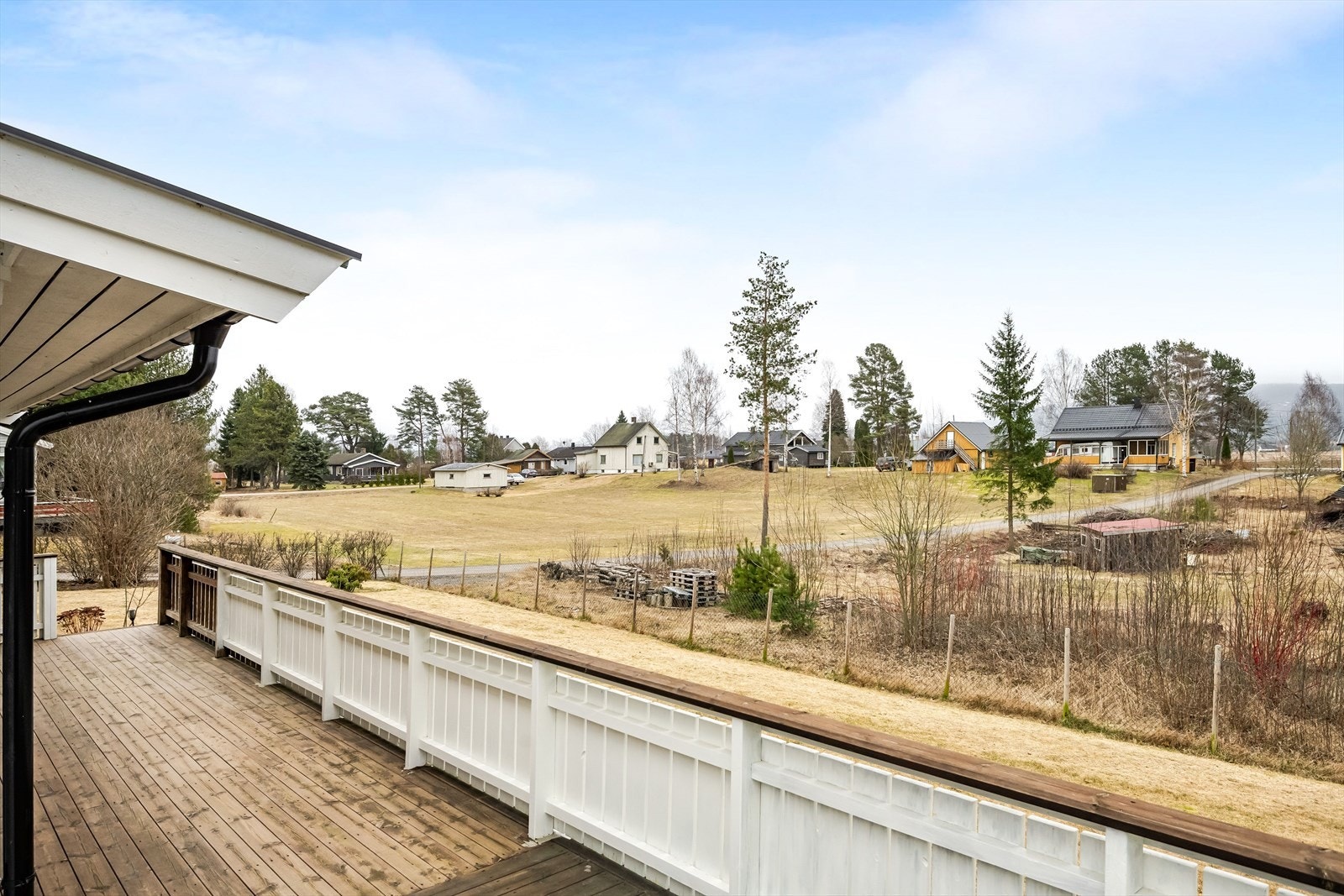Barnevennlig og etablert boligområde. Galleribilde