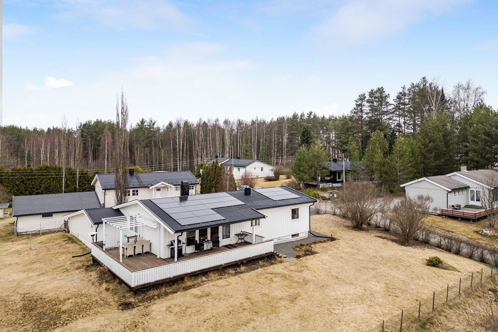 Solcelleanlegget på taket ble installert i 2022 og bidrar til energieffektivitet og miljøvennlig strømforsyning. Galleribilde