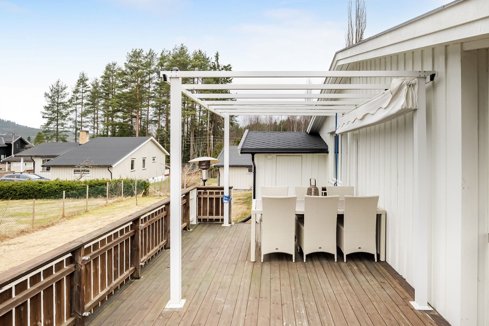 Terrassen er på ca. 49 m² og vender mot sør og øst. Galleribilde