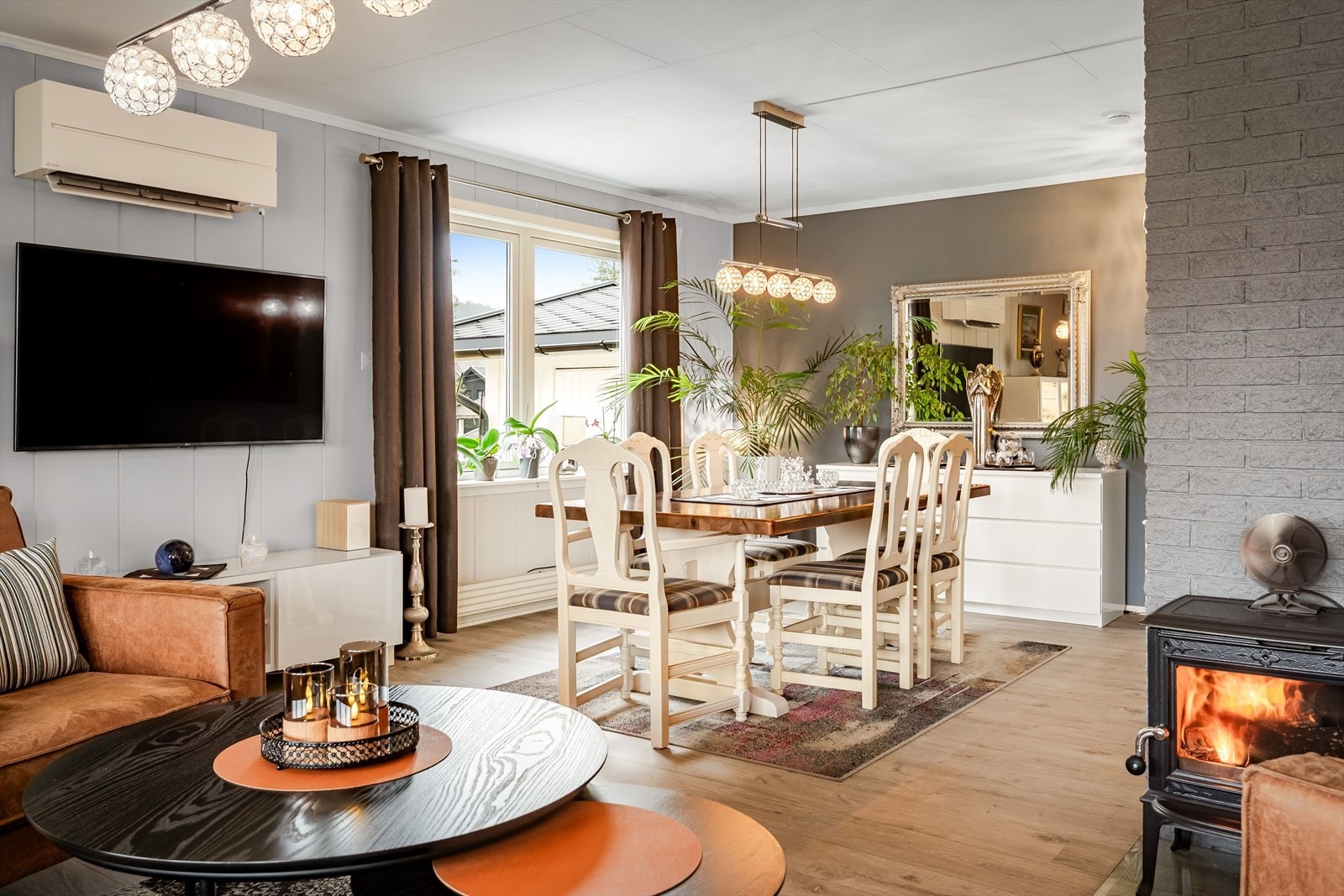 Godt med plass til spisebord. Galleribilde