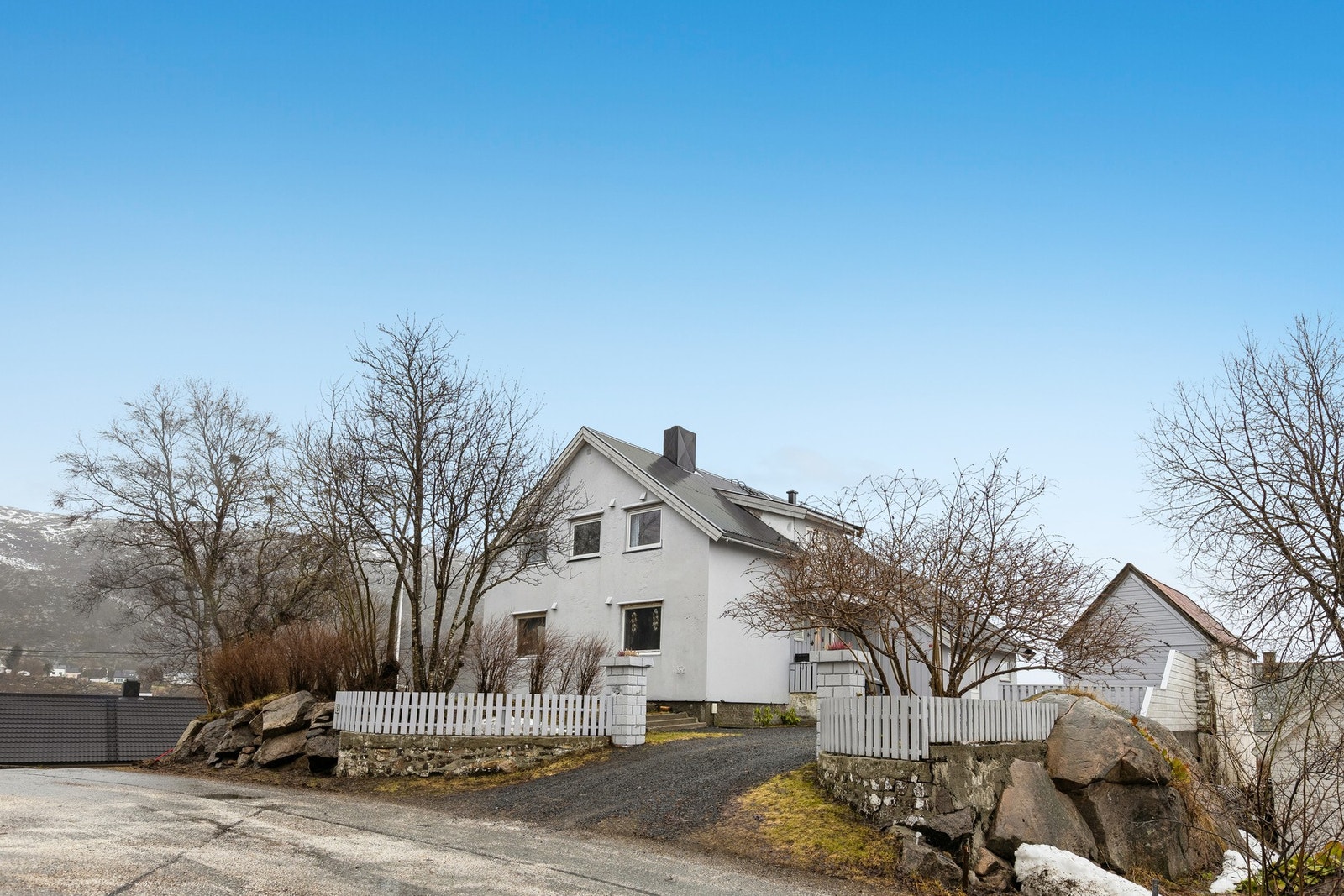 En fin innkjøring til eiendommen. Galleribilde