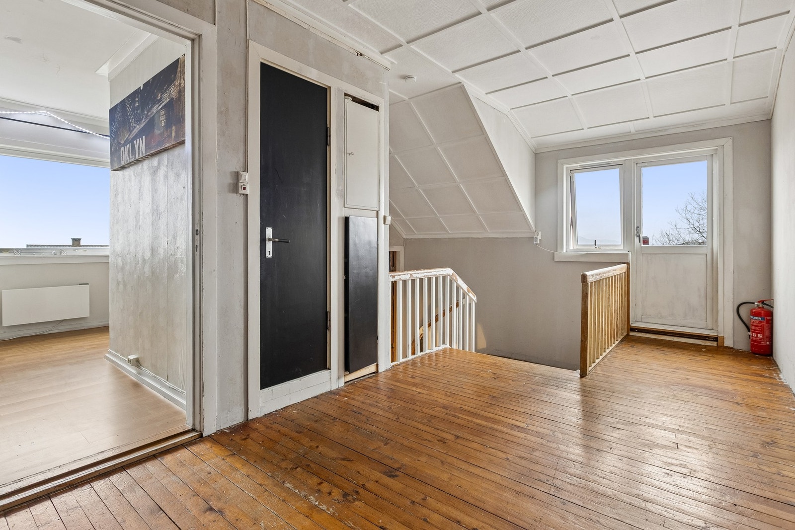 Stor gang med dører inn til alle soverommene. Det er også dør ut til en utsiktsveranda. Galleribilde