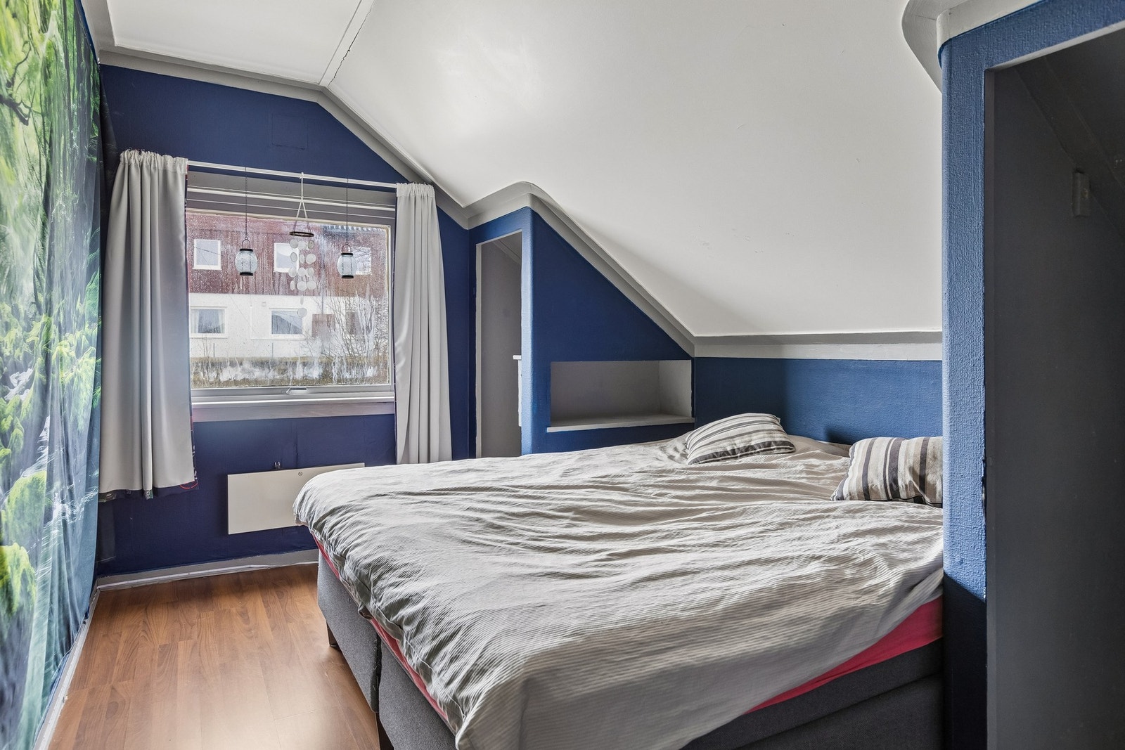 Stort og praktisk soverom. Galleribilde