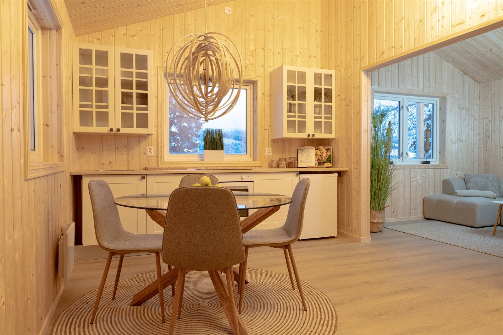 Kjøkken og stue i åpen løsning Galleribilde