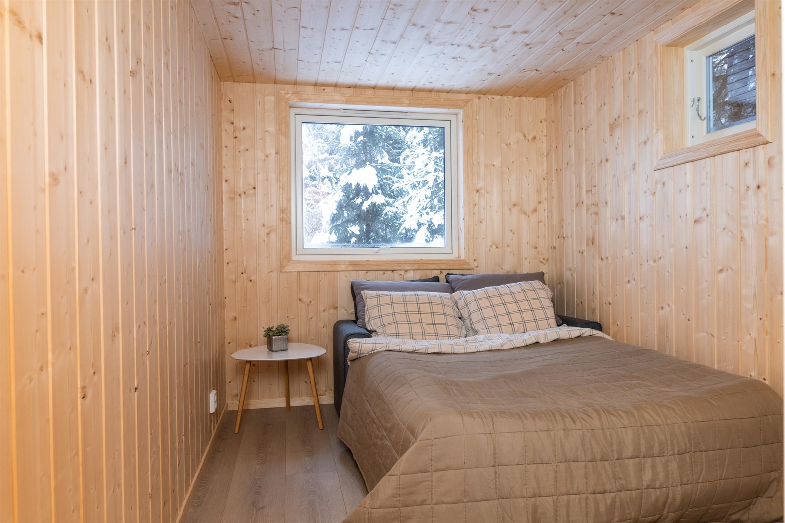 Soverommet har plass til en dobbeltseng Galleribilde