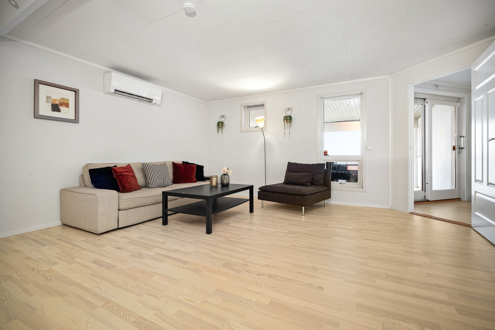 Hyggelig kjellerstue med luft-til-luft varmepumpe fra 2014 - Del av kjellerstuen er opprinnelig byggemeldt som bod Galleribilde