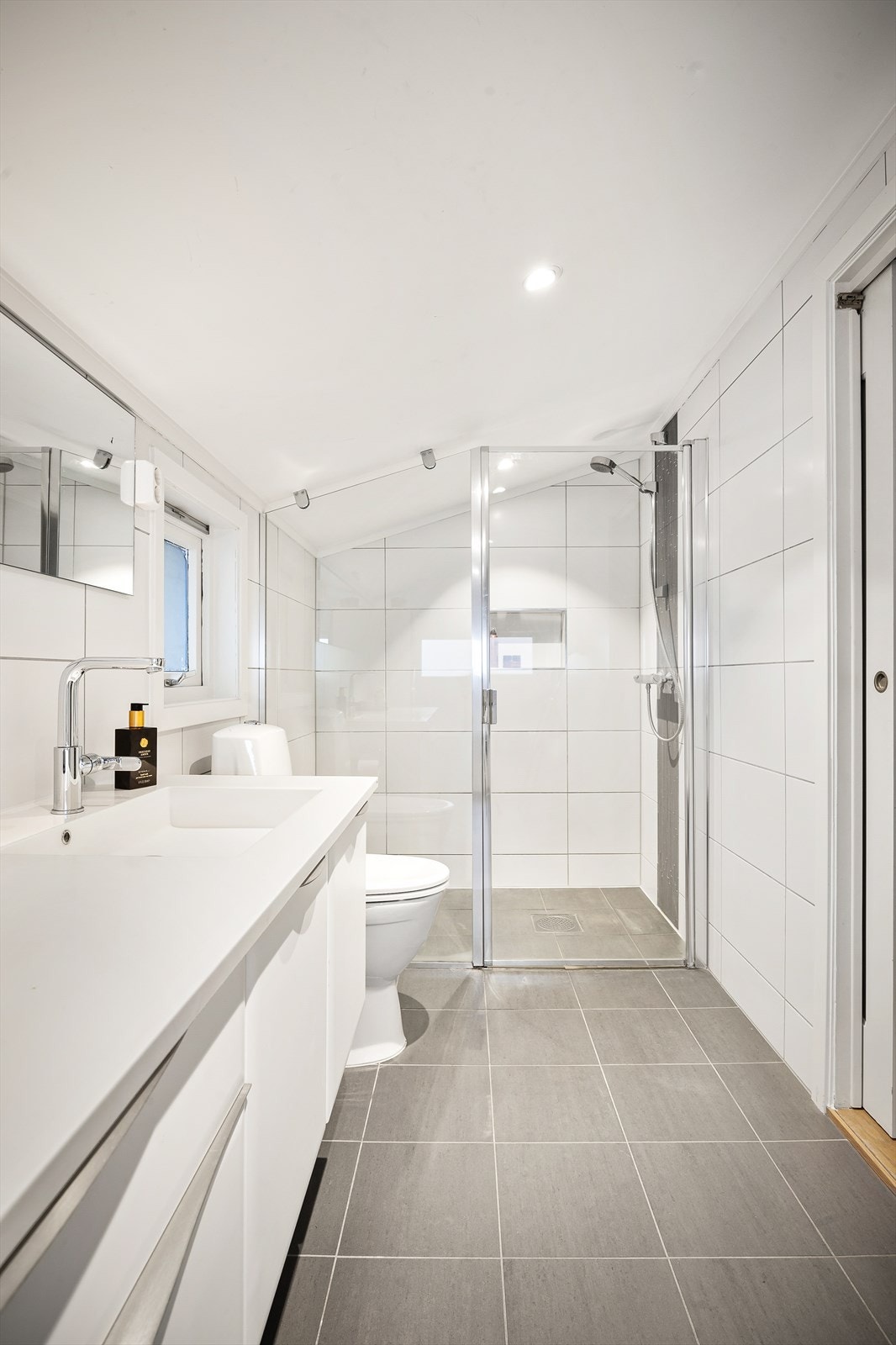 Badet ble oppgradert med membran, overflater, innredning og inventar i 2014 Galleribilde