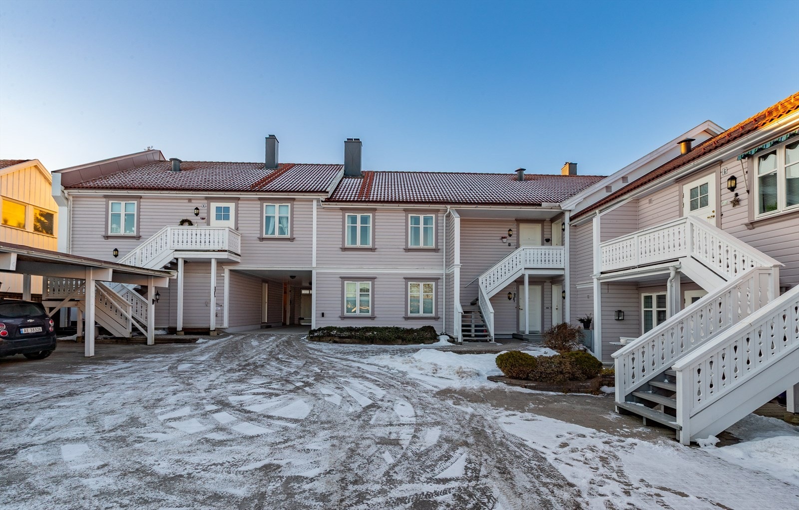 Hyggelig gårdstun Galleribilde