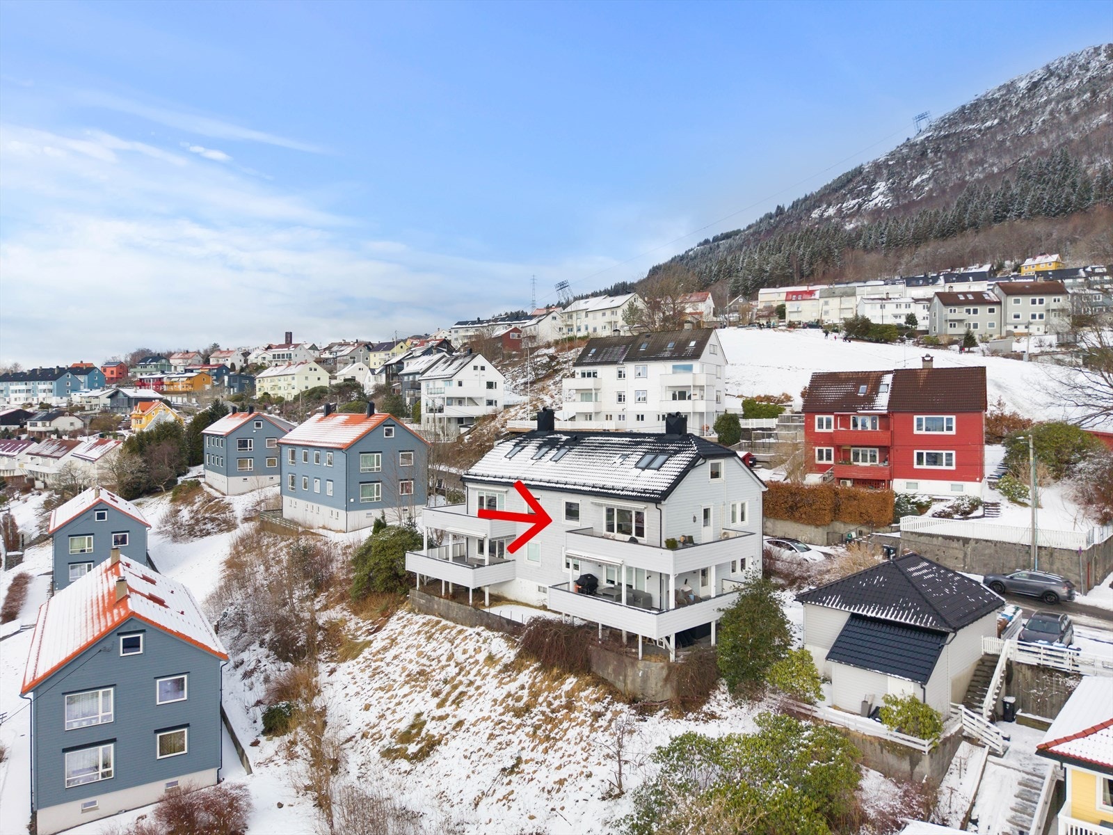 Endeleilighet over to plan med 25 kvm veranda. Galleribilde