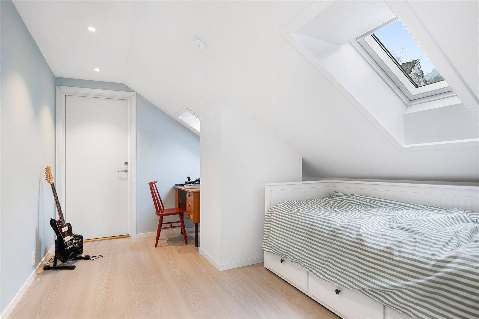 Soverom loft med plass for kontorplass. Galleribilde