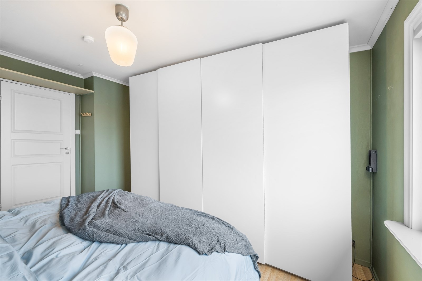 PAX-garderobe fra IKEA. Galleribilde