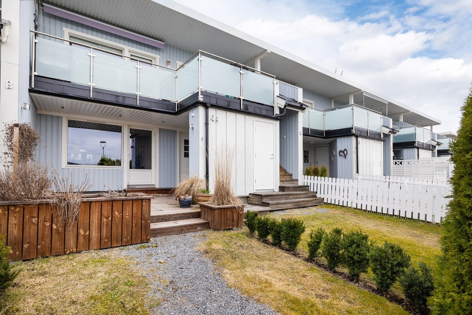 Fasaden ble renovert med tilleggsisolering og ny kledning i perioden 2012-2013. Galleribilde